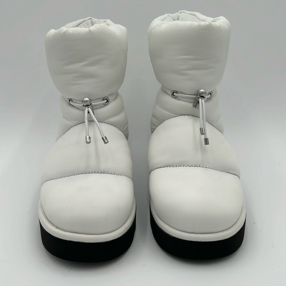 🪽New Woman’s STUART WEITZMAN Polar Lug Boots NWOB - Picture 3 of 10